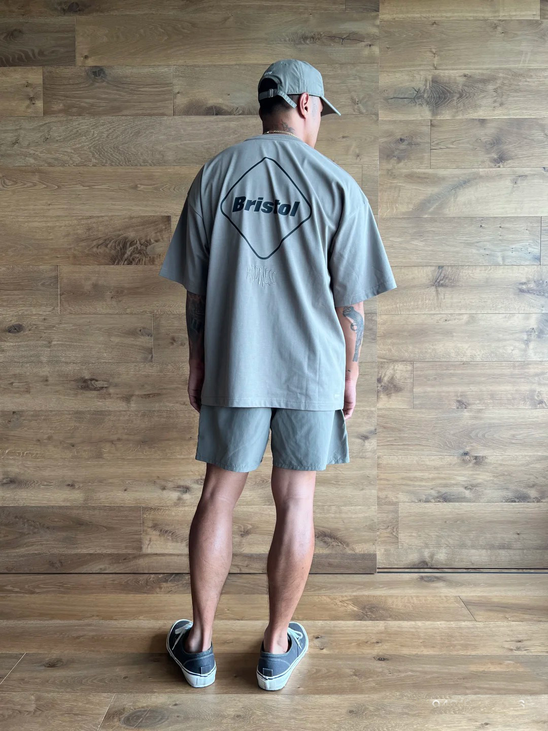 MADNESS X FCRB Double Box Logo - Ethnic Fashion Logo 评论和价格